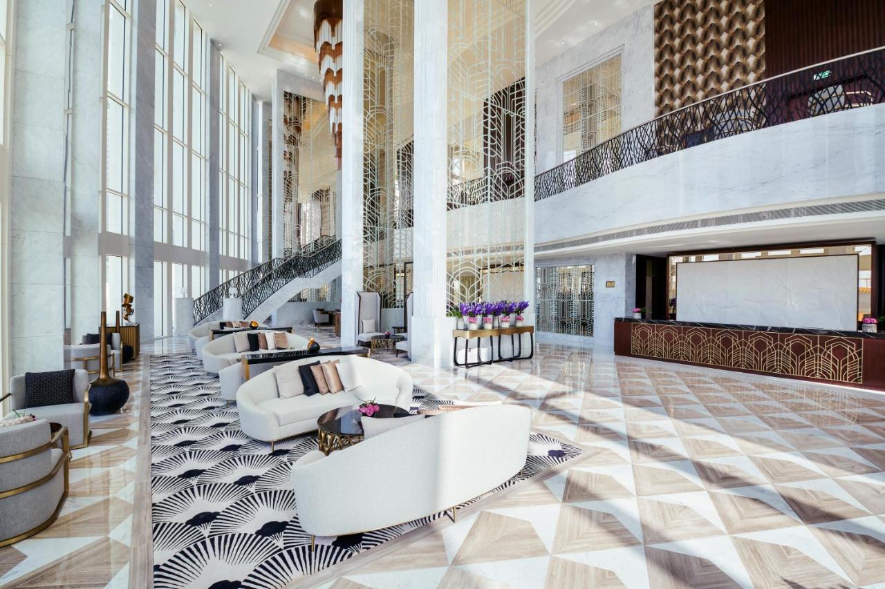 Wyndham Grand Doha West Bay Beach Eksteriør billede The lobby of the hotel